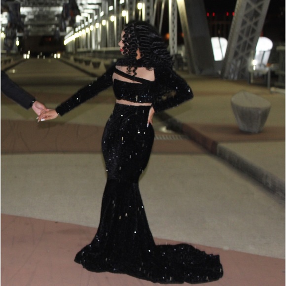 Black sequined ball gown - Picture 2 of 2